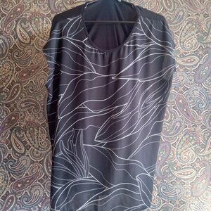 Reitmans Ladies XL Short-Sleeves Black Blouse accented with Fine White Lines